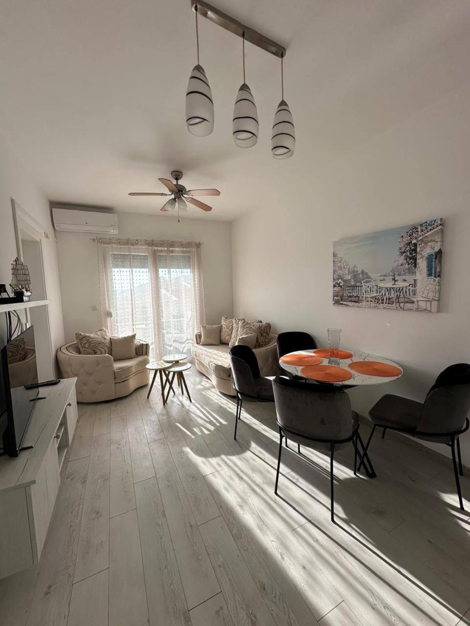 Villa Holiday Apartments Bar Exteriör bild