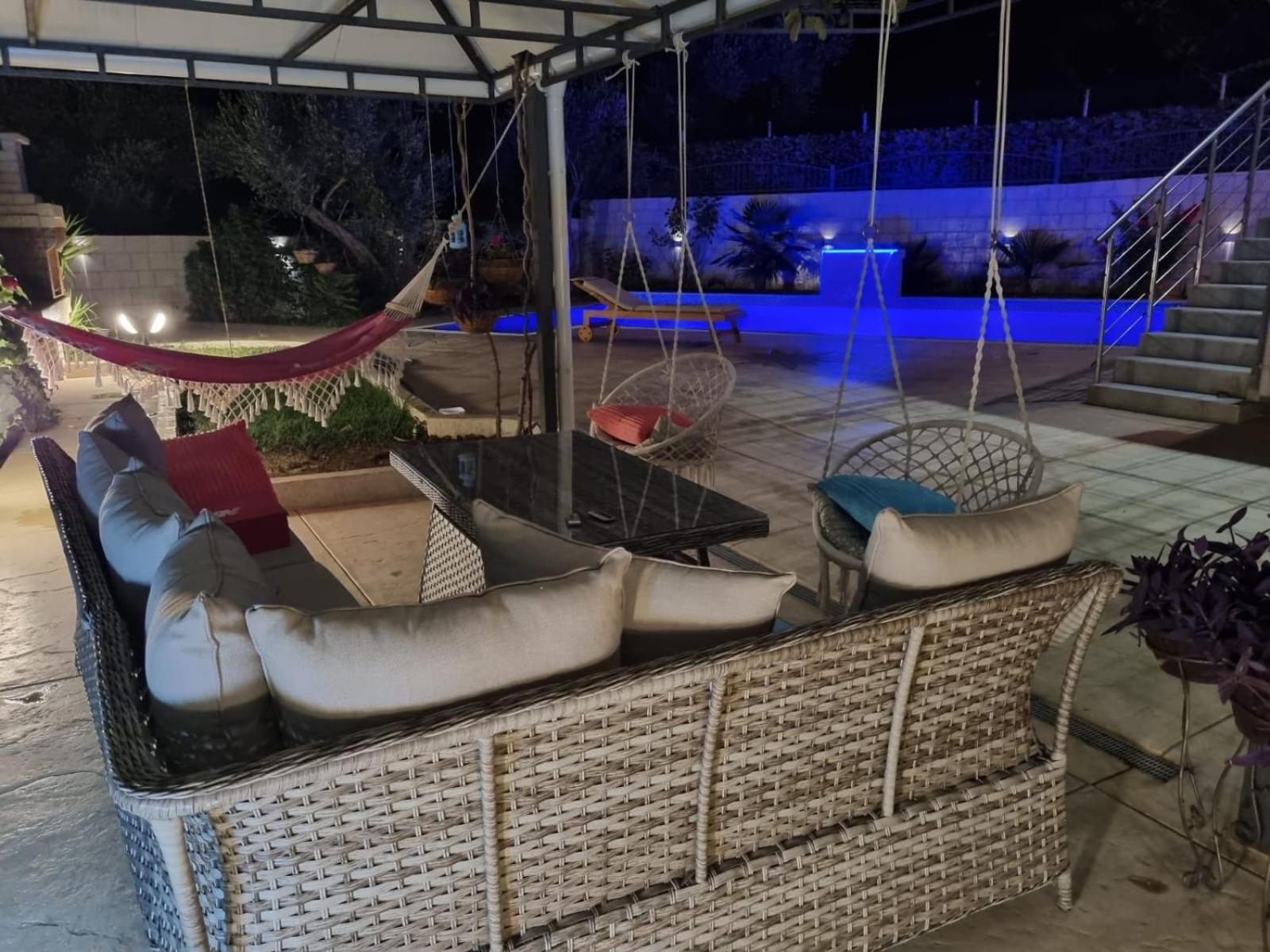 Villa Holiday Apartments Bar Exteriör bild